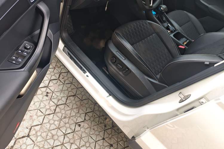 Used Skoda Karoq 2020 TSI280 Luxury Smart Edition China VI Standard Driver Seat
