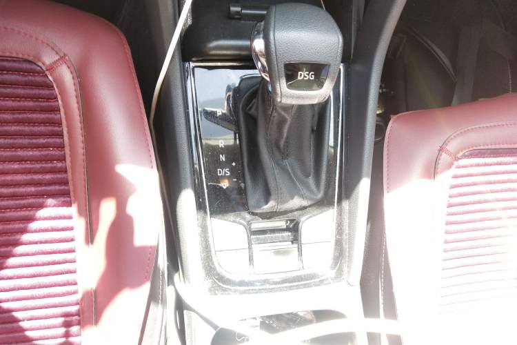 Used Skoda Karoq 2020 TSI280 Luxury Smart Edition China VI Standard Gear Lever