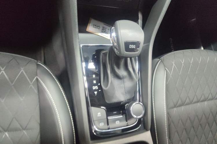 Used Skoda Karoq 2020 TSI280 Luxury Smart Edition China VI Standard Gear Lever