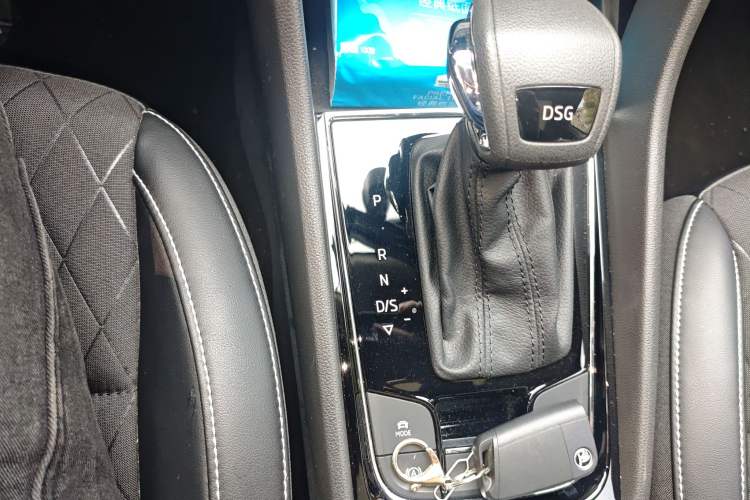 Used Skoda Karoq 2020 TSI280 Luxury Smart Edition China VI Standard Gear Lever