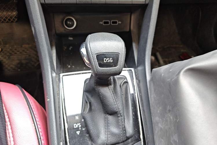 Used Skoda Karoq 2020 TSI280 Luxury Smart Edition China VI Standard Gear Lever