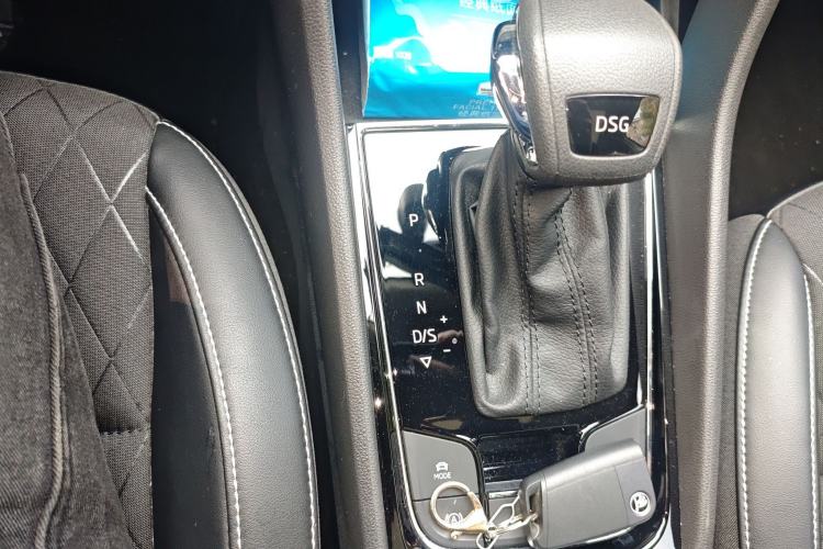 Used Skoda Karoq 2020 TSI280 Luxury Smart Edition China VI Standard Gear Lever