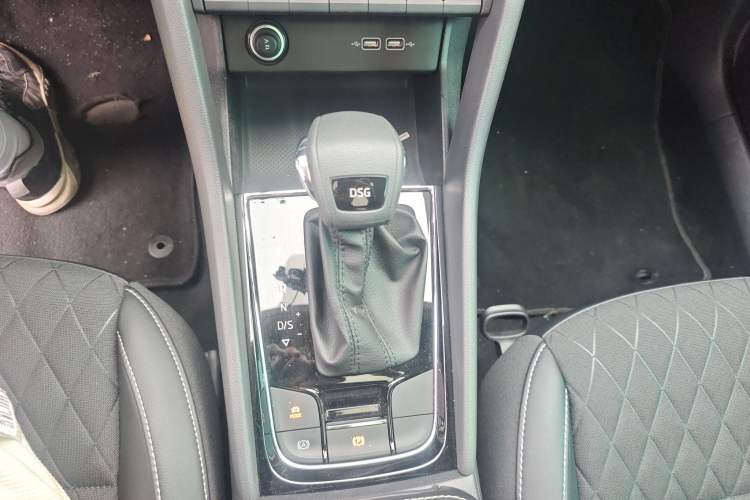 Used Skoda Karoq 2020 TSI280 Luxury Smart Edition China VI Standard Gear Lever