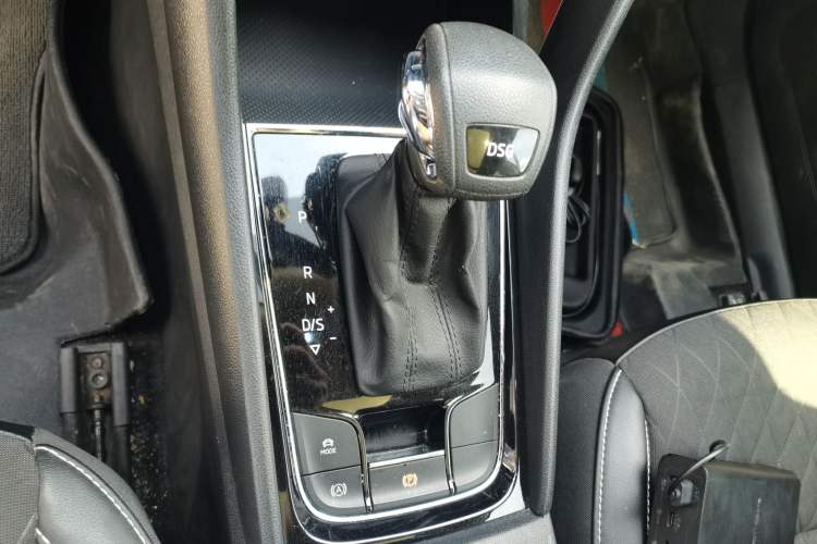 Used Skoda Karoq 2020 TSI280 Luxury Smart Edition China VI Standard Gear Lever