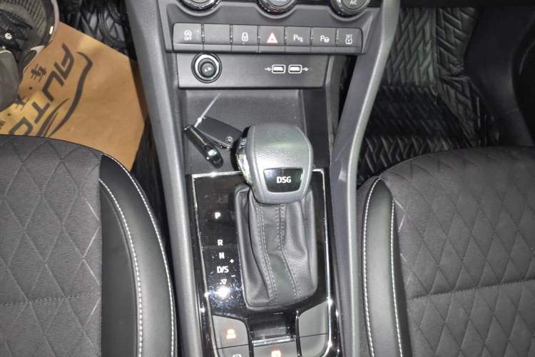 Used Skoda Karoq 2020 TSI280 Luxury Smart Edition China VI Standard Gear Lever