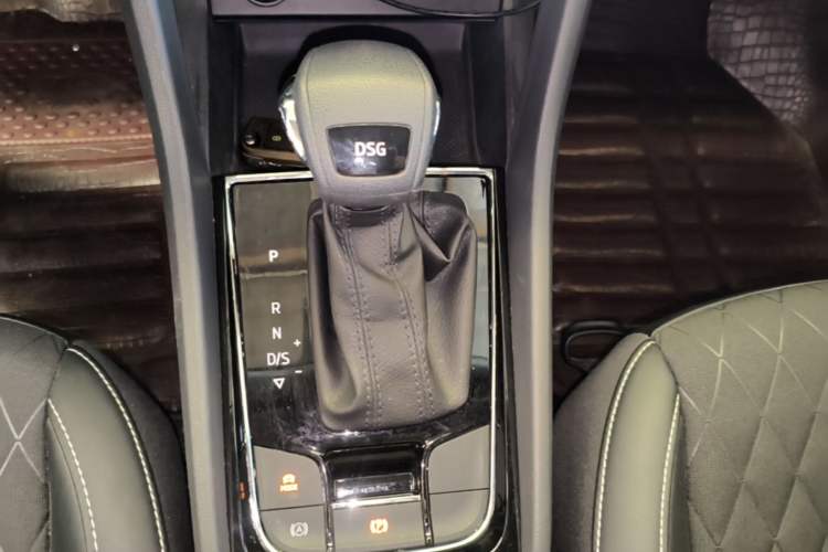 Used Skoda Karoq 2020 TSI280 Luxury Smart Edition China VI Standard Gear Lever
