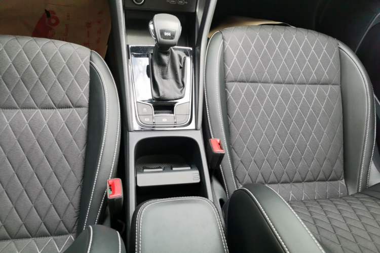 Used Skoda Karoq 2020 TSI280 Luxury Smart Edition China VI Standard Gear Lever