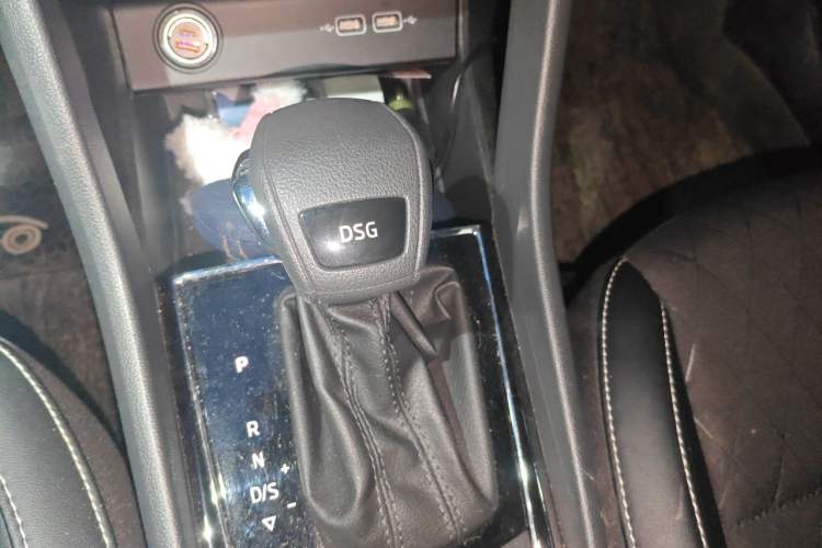 Used Skoda Karoq 2020 TSI280 Luxury Smart Edition China VI Standard Gear Lever
