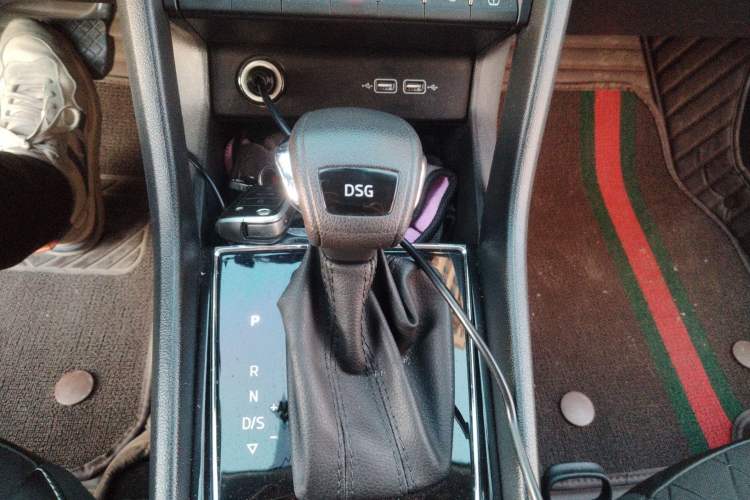 Used Skoda Karoq 2020 TSI280 Luxury Smart Edition China VI Standard Gear Lever