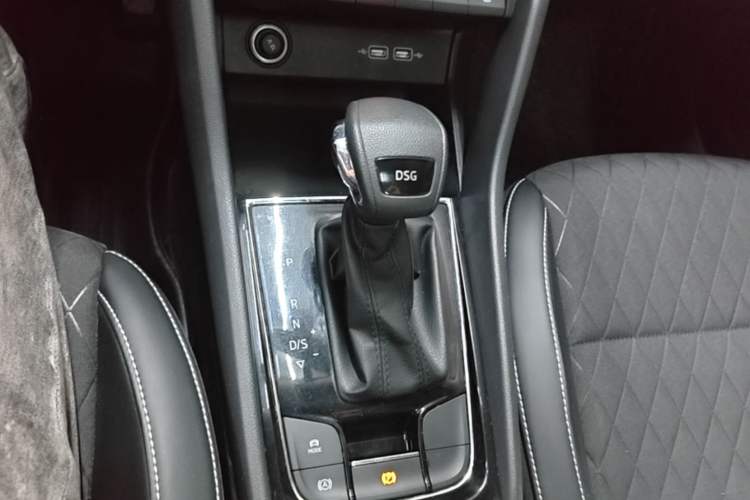 Used Skoda Karoq 2020 TSI280 Luxury Smart Edition China VI Standard Gear Lever