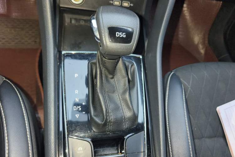 Used Skoda Karoq 2020 TSI280 ZhiXing Flagship Edition China VI Gear Lever