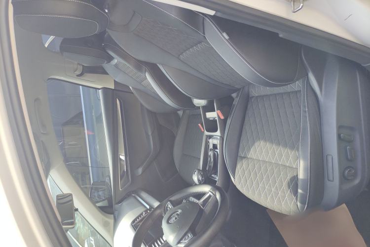 Used Skoda Karoq 2020 TSI280 Luxury Smart Edition China VI Standard Interior 2