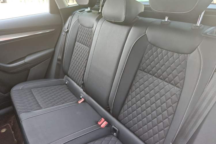 Used Skoda Karoq 2020 TSI280 Luxury Smart Edition China VI Standard Left Rear Seat