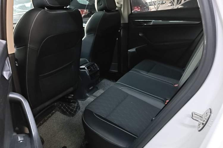 Used Skoda Karoq 2020 TSI280 Luxury Smart Edition China VI Standard Left Rear Seat