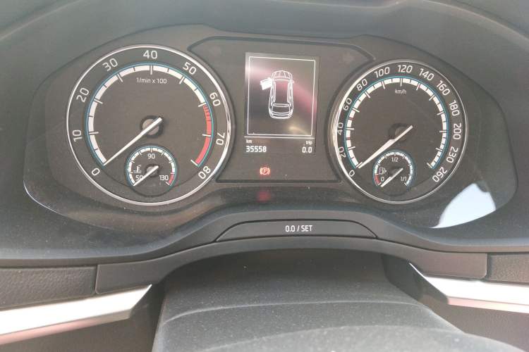 Used Skoda Karoq 2020 TSI280 Luxury Smart Edition China VI Standard Odometer Close Up