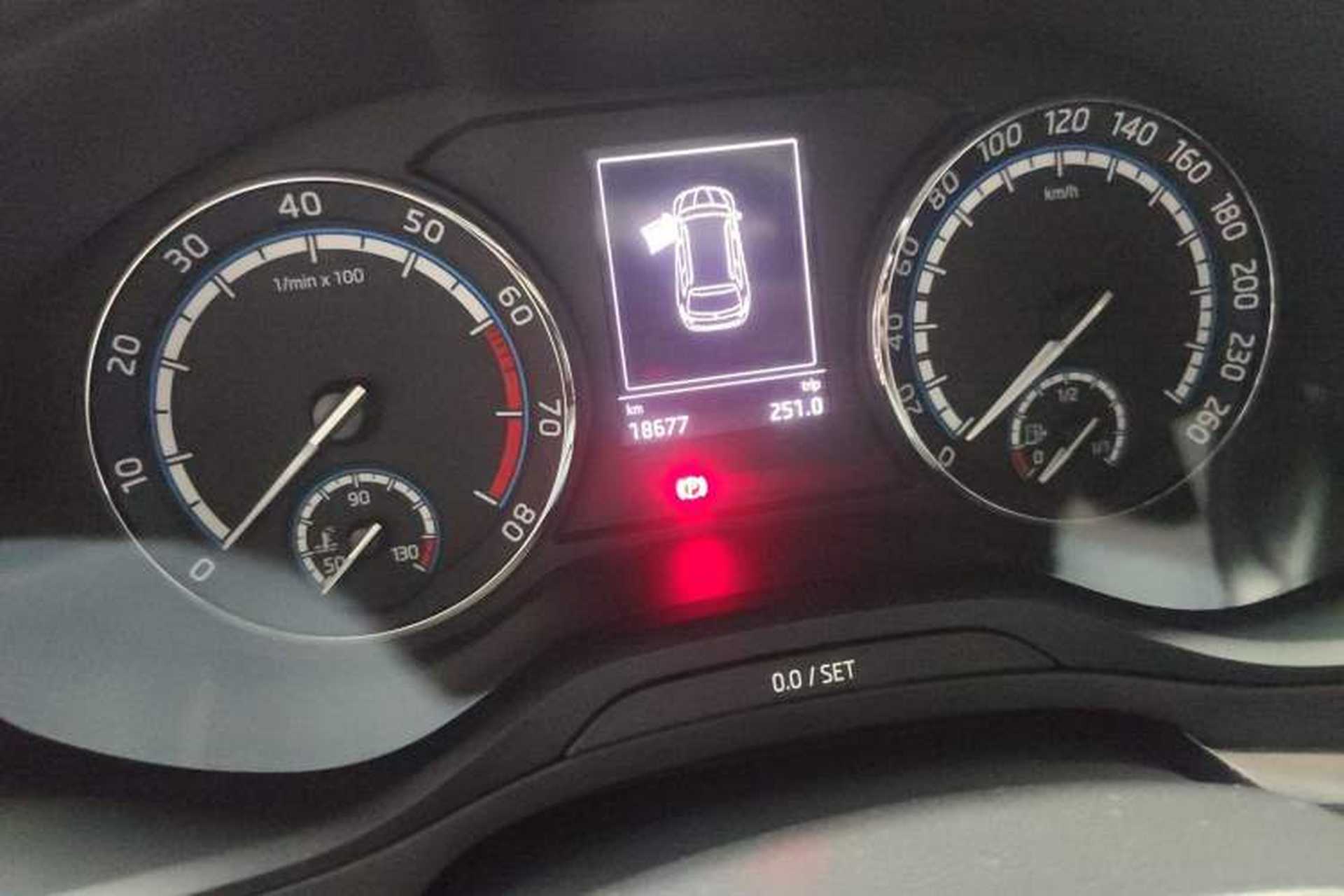Used Skoda Karoq 2020 TSI280 Luxury Smart Edition China VI Standard Odometer Close Up