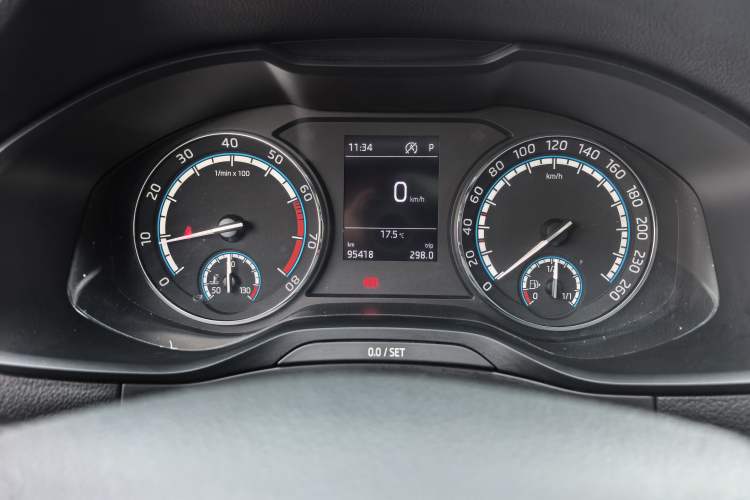 Used Skoda Karoq 2020 TSI280 Luxury Smart Edition China VI Standard Odometer Close Up