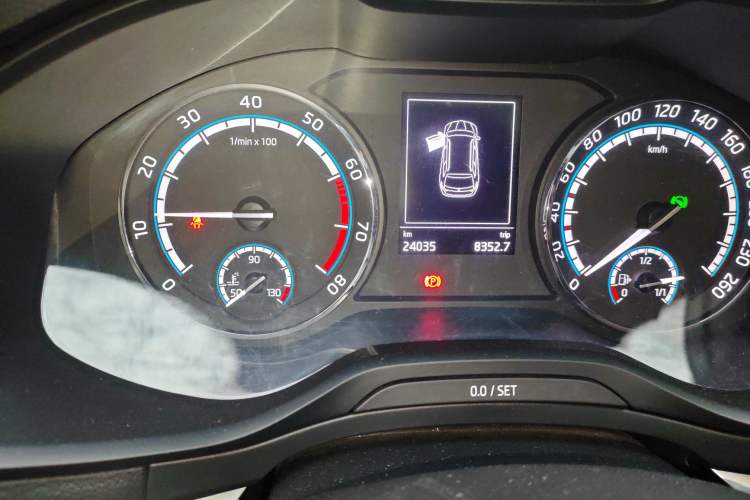 Used Skoda Karoq 2020 TSI280 Luxury Smart Edition China VI Standard Odometer Close Up