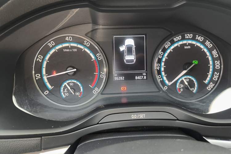 Used Skoda Karoq 2020 TSI280 Smart Drive Technology Edition China VI Odometer Close Up