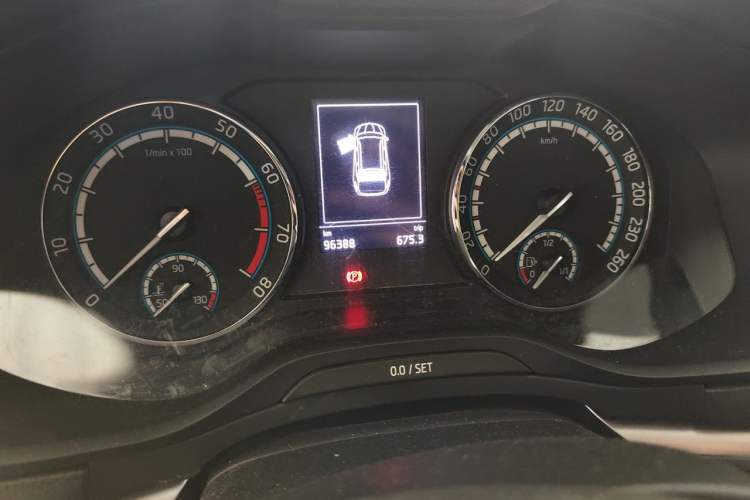 Used Skoda Karoq 2020 TSI280 Luxury Smart Edition China VI Standard Odometer Close Up