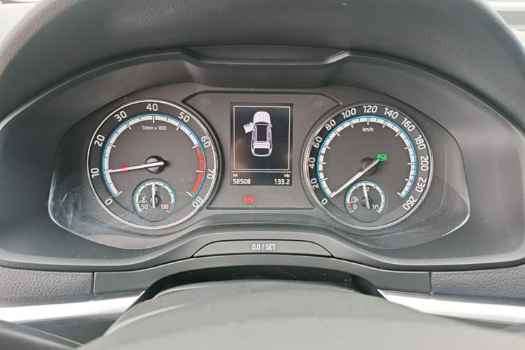 Used Skoda Karoq 2020 TSI280 Smart Drive Technology Edition China VI Odometer Close Up