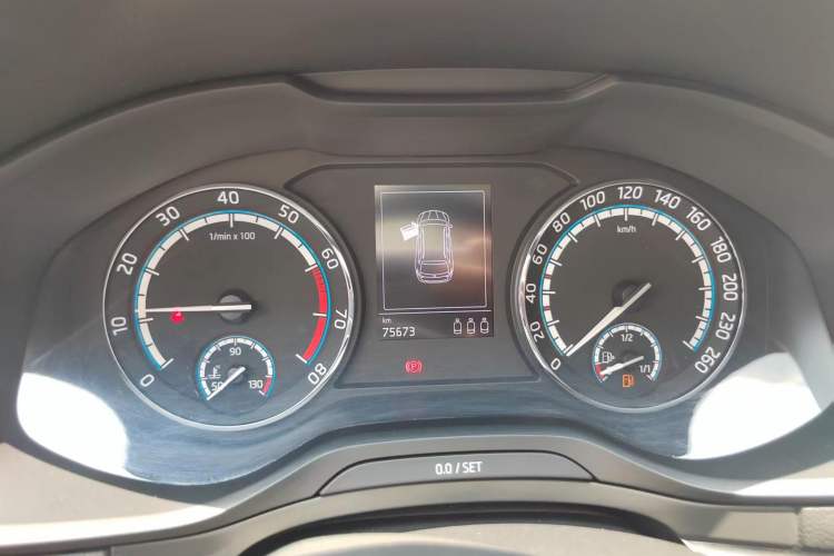 Used Skoda Karoq 2020 TSI280 Luxury Smart Edition China VI Standard Odometer Close Up