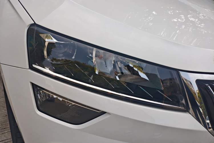 Used Skoda Karoq 2020 TSI280 Luxury Smart Edition China VI Standard Right Front Headlight