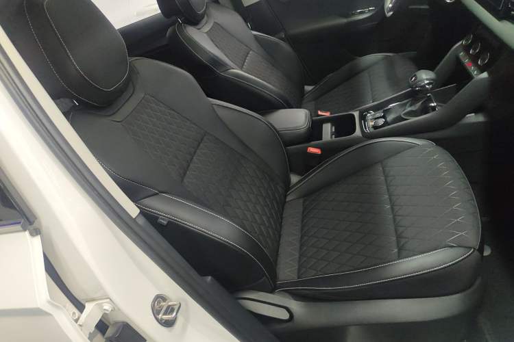 Used Skoda Karoq 2020 TSI280 Luxury Smart Edition China VI Standard Right Front Seat