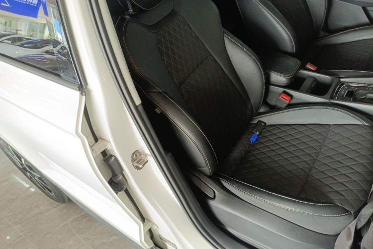Used Skoda Karoq 2020 TSI280 Smart Drive Technology Edition China VI Right Front Seat