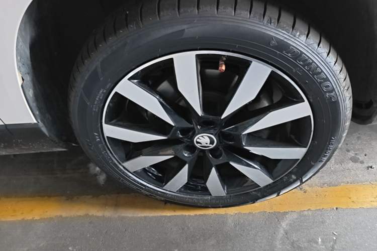 Used Skoda Karoq 2020 TSI280 Luxury Smart Edition China VI Standard Right Front Wheel Hub