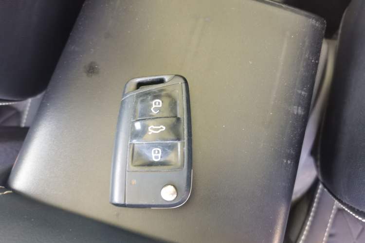 Used Skoda Karoq 2020 TSI280 Luxury Smart Edition China VI Standard Vehicle Key