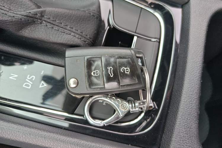 Used Skoda Karoq 2020 TSI280 Luxury Smart Edition China VI Standard Vehicle Key