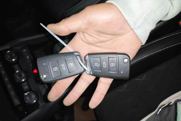 Used Skoda Karoq 2020 TSI280 Luxury Smart Edition China VI Standard Vehicle Key
