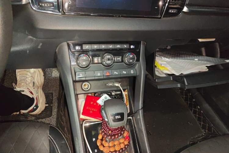 Used Skoda Karoq 2020 TSI280 Luxury Smart Edition China VI Standard Audio And AC Panel