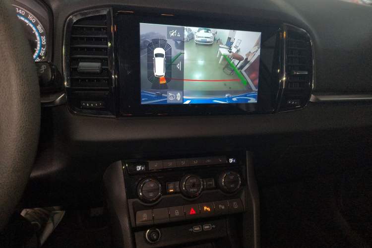 Used Skoda Karoq 2020 TSI280 Luxury Smart Edition China VI Standard Audio And AC Panel