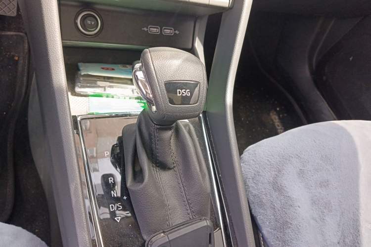 Used Skoda Karoq 2020 TSI280 Luxury Smart Edition China VI Standard Gear Lever