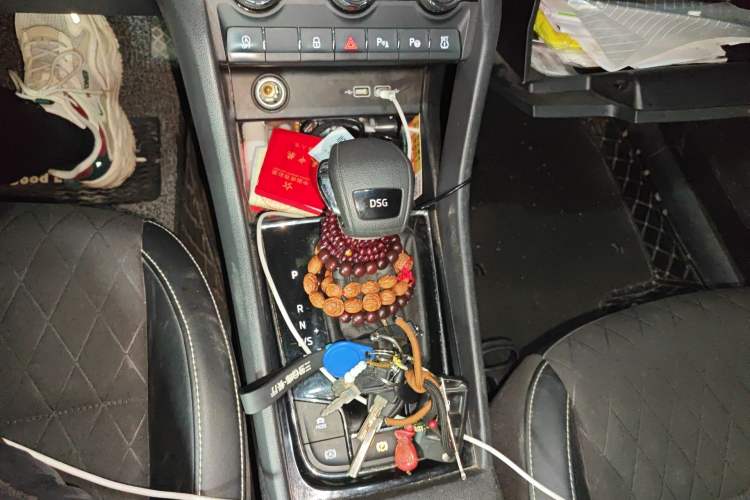 Used Skoda Karoq 2020 TSI280 Luxury Smart Edition China VI Standard Gear Lever