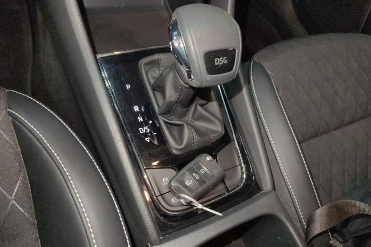 Used Skoda Karoq 2020 TSI280 Luxury Smart Edition China VI Standard Gear Lever
