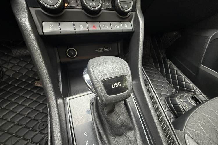 Used Skoda Karoq 2020 TSI280 Luxury Smart Edition China VI Standard Gear Lever