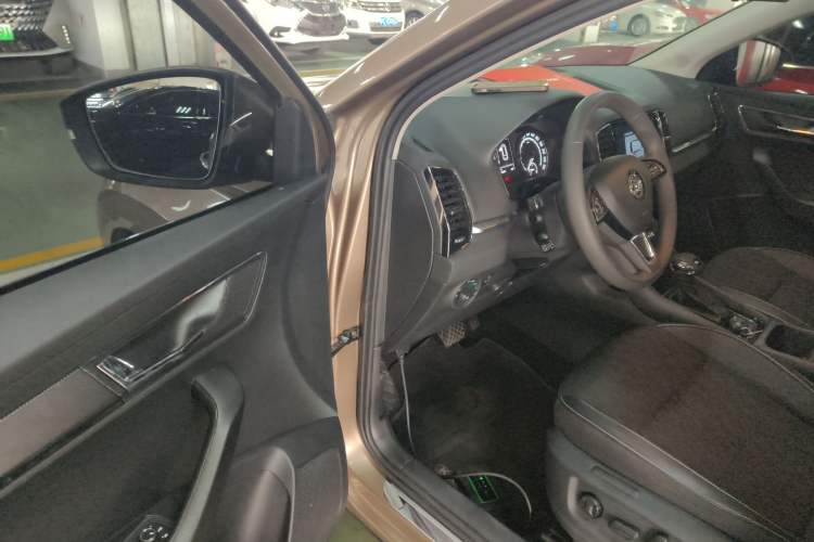 Used Skoda Karoq 2020 TSI280 Luxury Smart Edition China VI Standard Interior 3