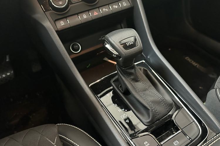 Used Skoda Karoq 2020 TSI280 Luxury Smart Edition China VI Standard Interior 6