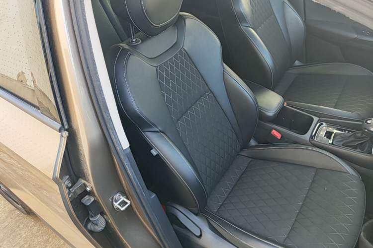 Used Skoda Karoq 2020 TSI280 Smart Drive Technology Edition China VI Right Front Seat