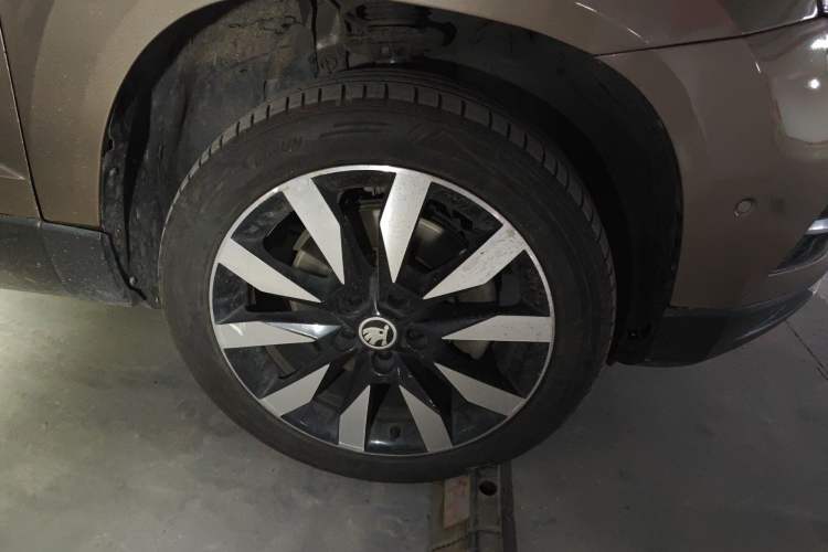 Used Skoda Karoq 2020 TSI280 Luxury Smart Edition China VI Standard Right Front Wheel Hub