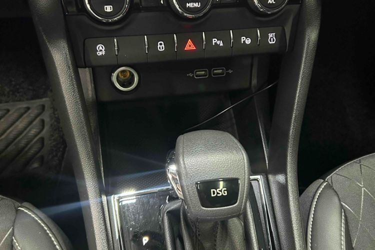 Used Skoda Karoq 2021 TSI280 Luxury Edition Audio And AC Panel