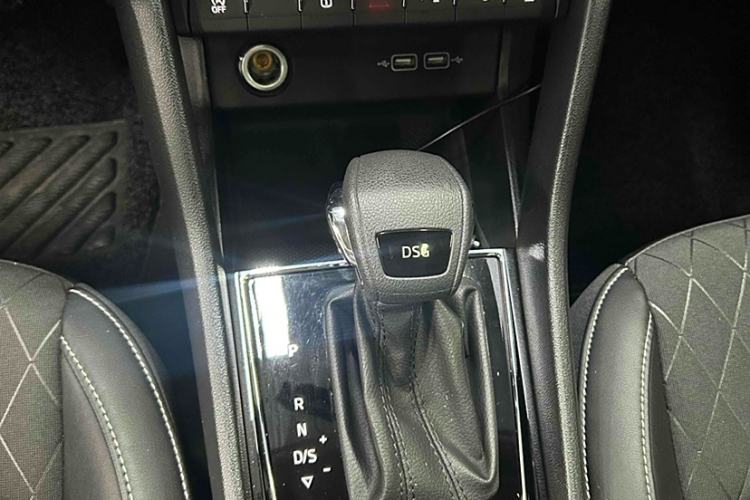 Used Skoda Karoq 2021 TSI280 Luxury Edition Gear Lever