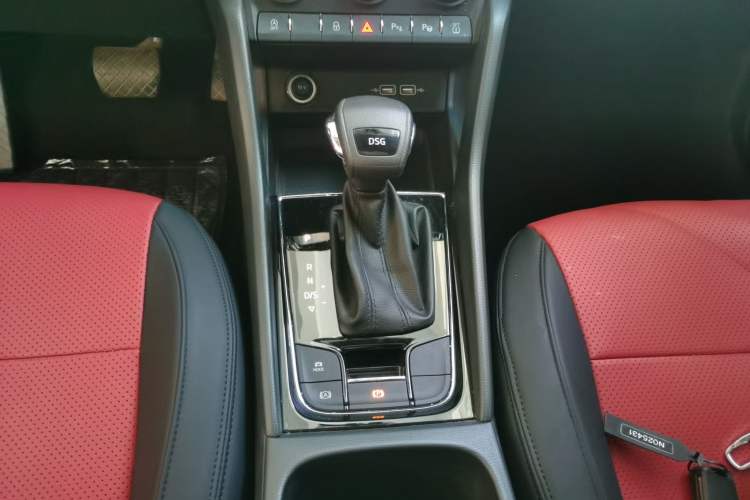 Used Skoda Karoq 2021 TSI280 Luxury Edition Gear Lever