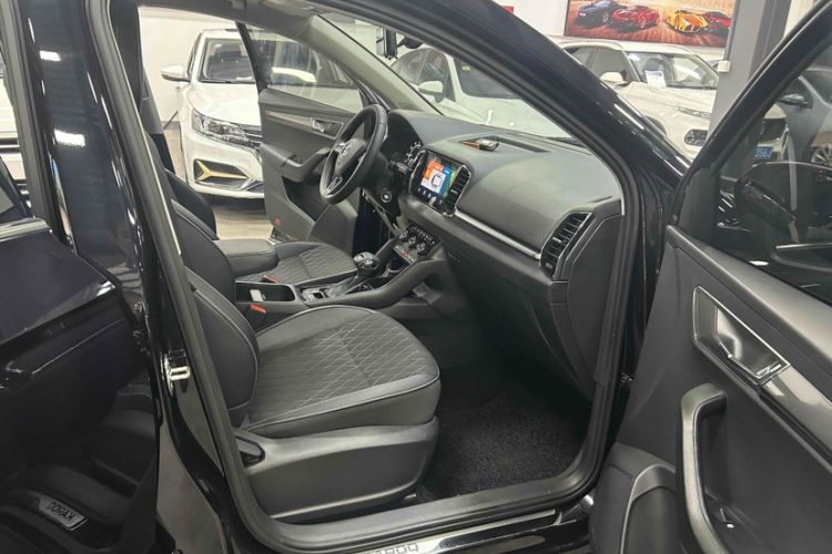 Used Skoda Karoq 2021 TSI280 Luxury Edition Interior 8