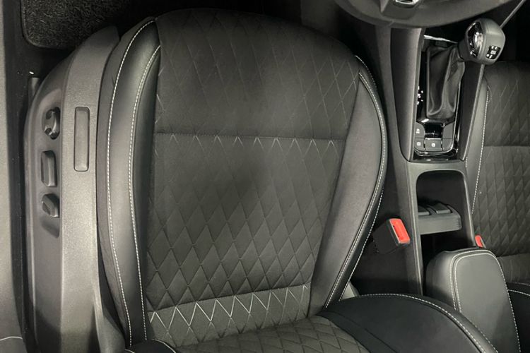 Used Skoda Karoq 2021 TSI280 Luxury Edition Interior 9