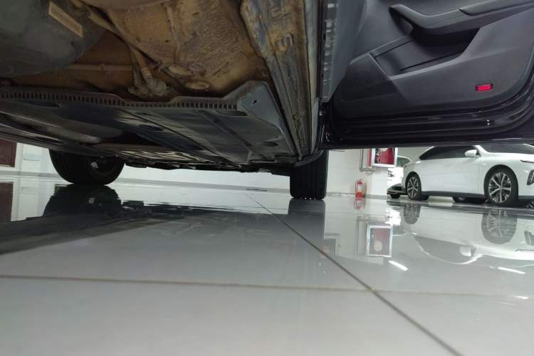 Used Skoda Karoq 2021 TSI280 Luxury Edition Right Side Sill