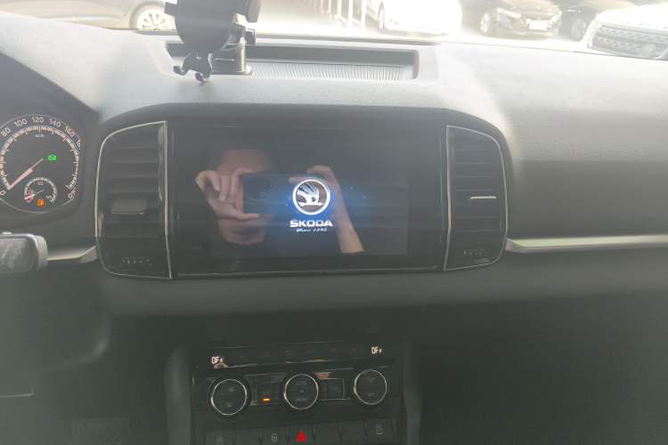 Used Skoda Karoq 2021 TSI280 Technology Edition Audio And AC Panel